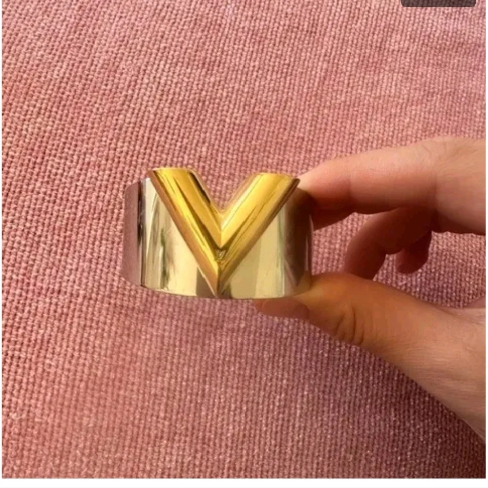 Louis Vuitton Essential V limited edition employee cuff bracelet - Picture 3 of 15